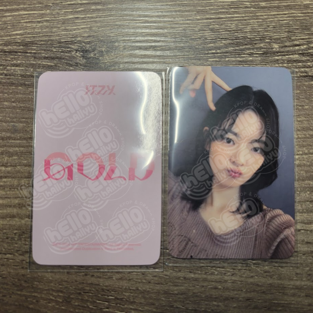 ITZY - "Gold" - SOUNDWAVE Pre-Order Benefit Photocard
