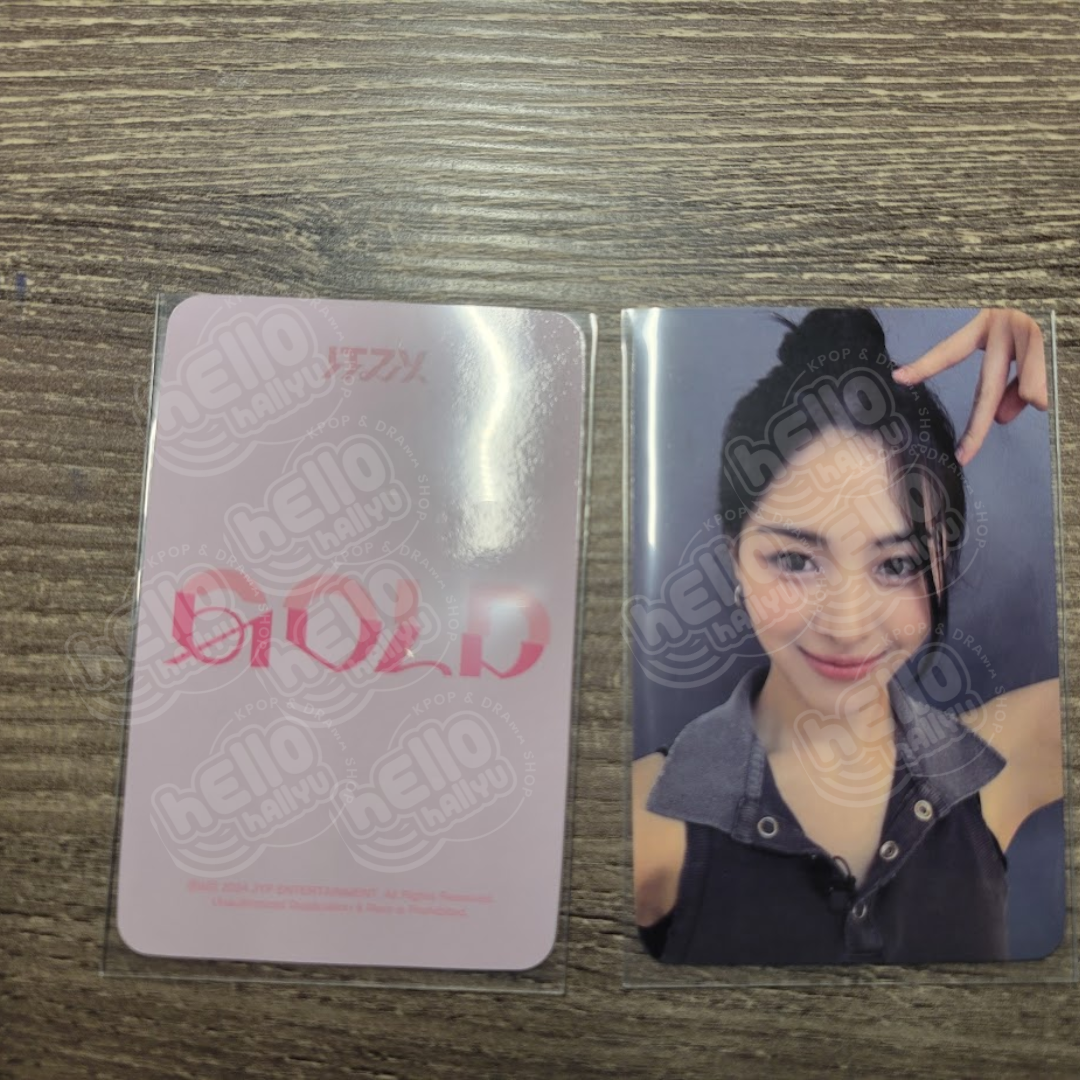 ITZY - "Gold" - SOUNDWAVE Pre-Order Benefit Photocard