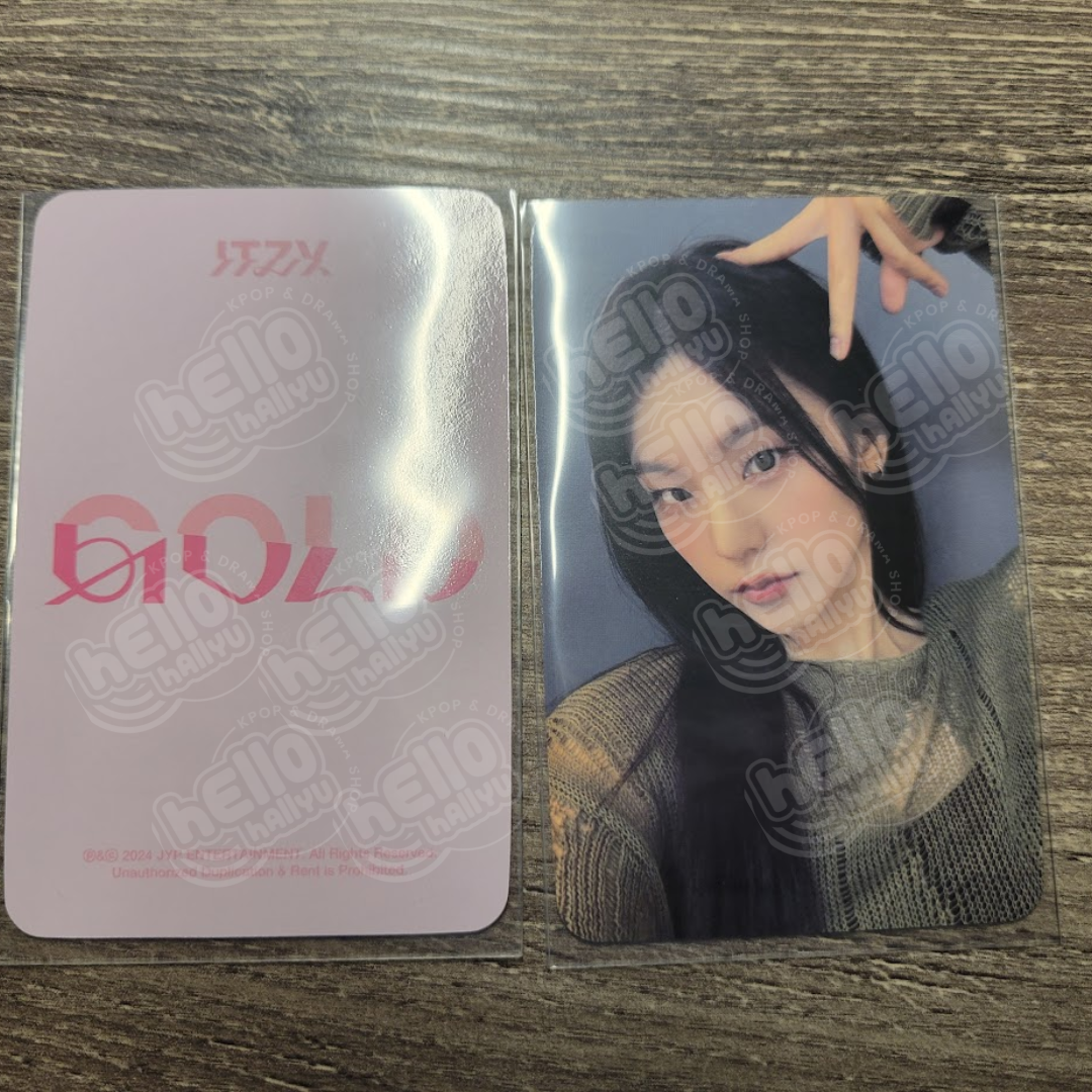 ITZY - "Gold" - SOUNDWAVE Pre-Order Benefit Photocard