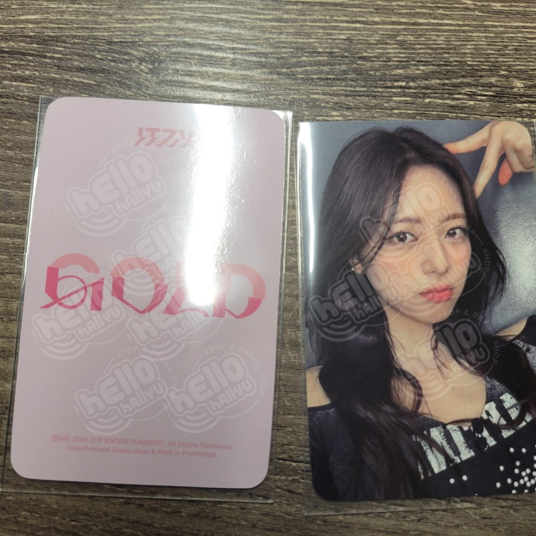 ITZY - "Gold" - SOUNDWAVE Pre-Order Benefit Photocard